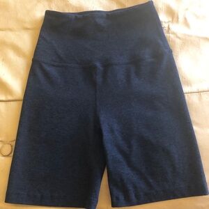 BEYOND YOGA SPACE DYE BIKER SHORTS XS